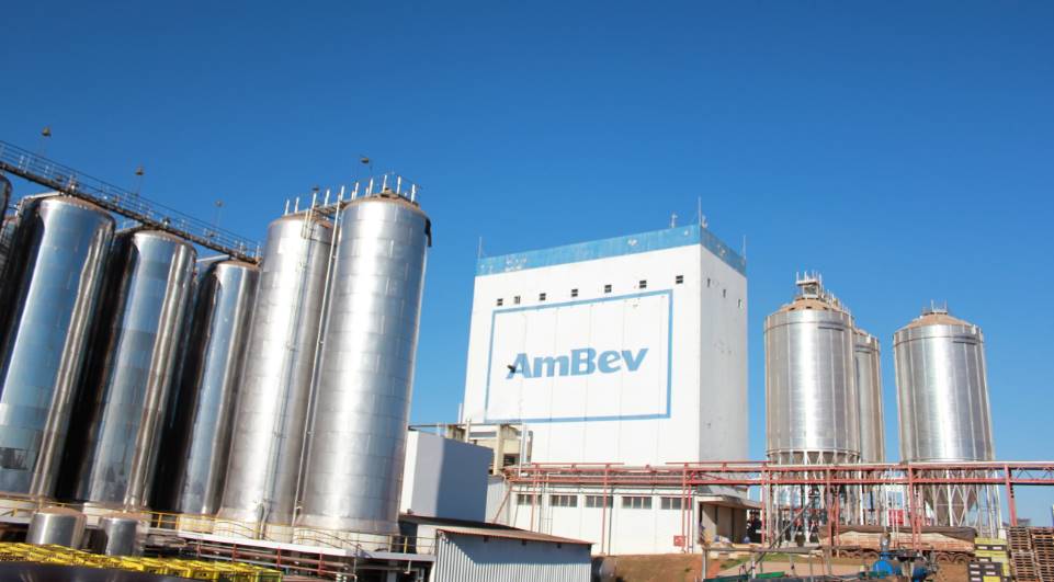 Ambev abre 300 vagas para programas de trainee e estágio