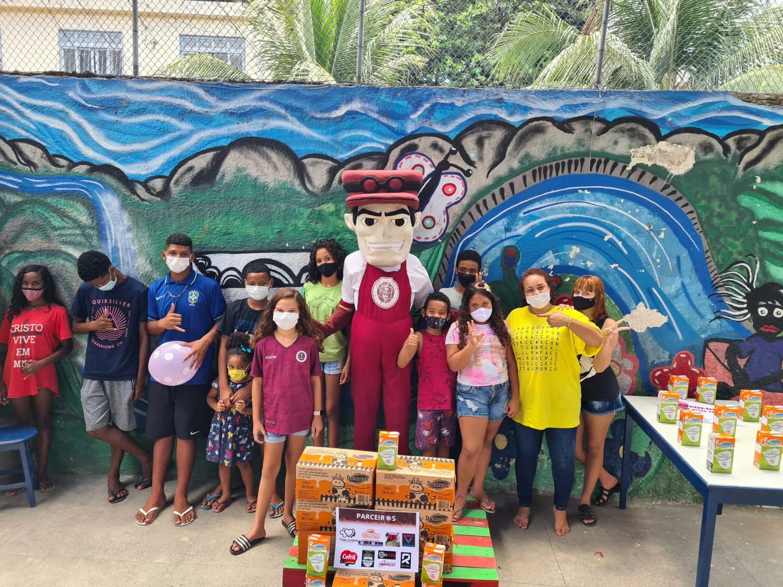 Maquinista Grená promove 'colônia de férias' para crianças de ONG em Cariacica