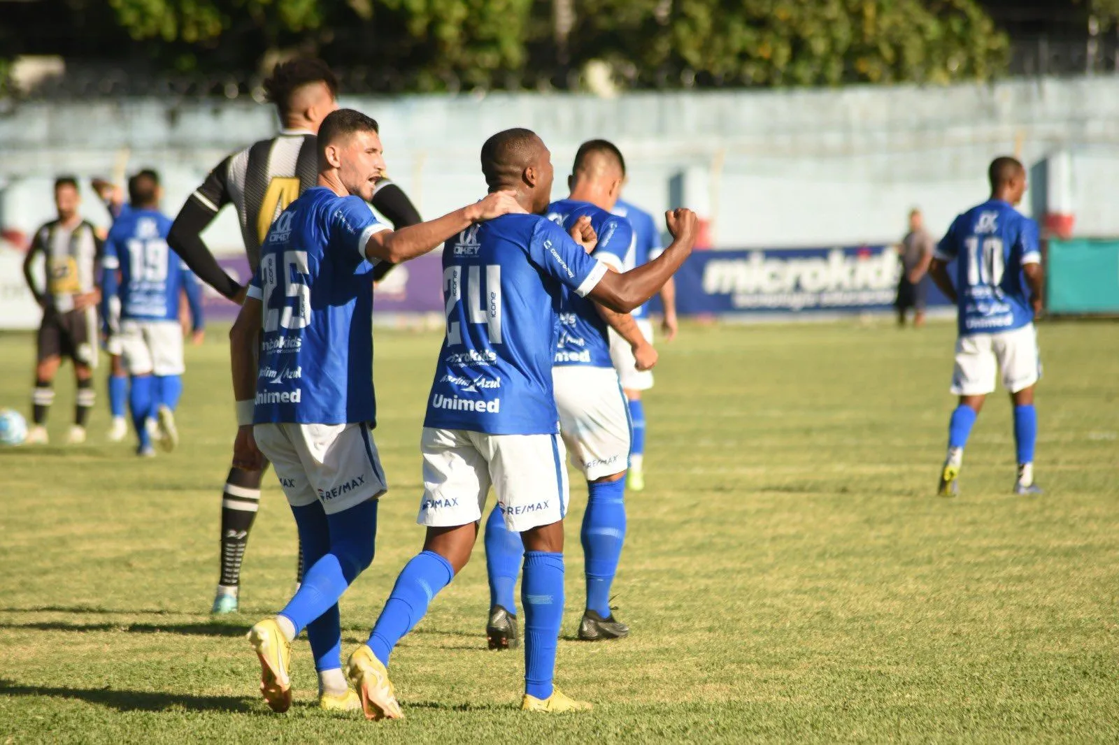 Vitória bate o Democrata GV e sobe para a vice-liderança na Série D