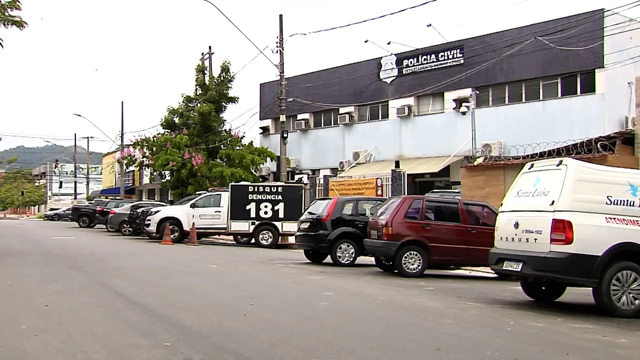 Homem é morto com facada no peito na Serra; companheira dele é suspeita do crime