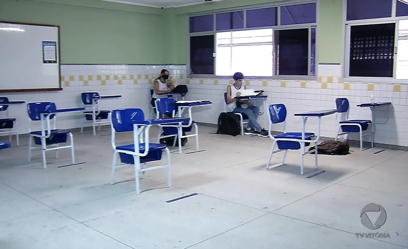 Primeira semana de volta às aulas tem salas vazias na maior parte das escolas públicas do ES