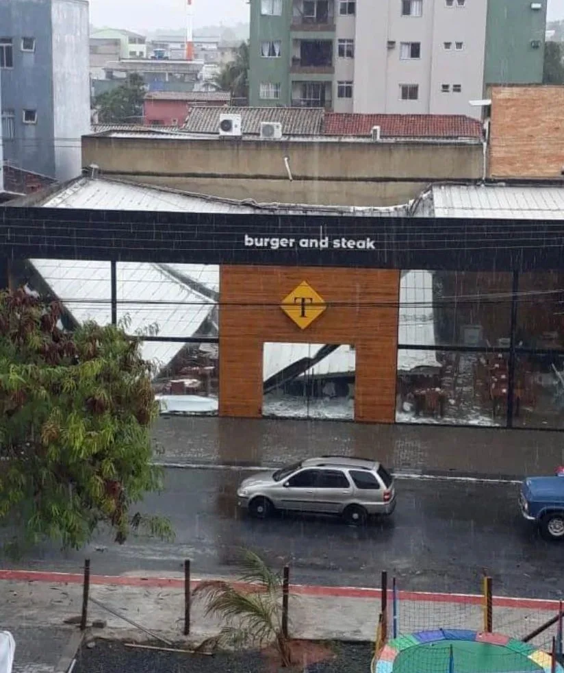 VÍDEO | Temporal com chuva de granizo e ventos fortes causa estragos em Guarapari