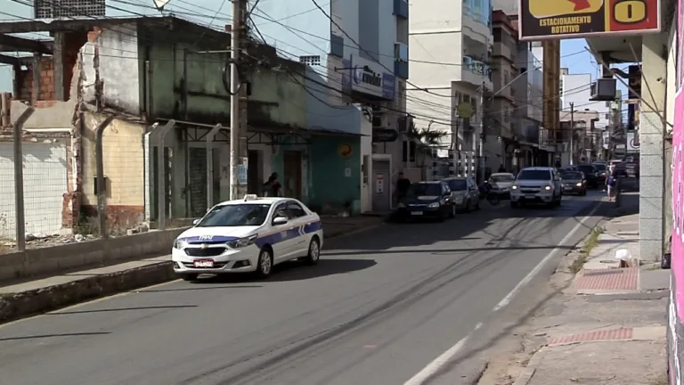 VÍDEO | Perseguição policial termina em acidente e detenções em Cariacica