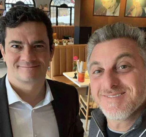 Sergio Moro e Luciano Huck negociam aliança para eleição em 2022