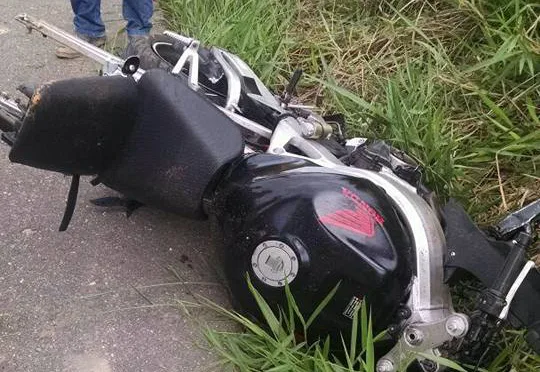 Motociclista morre ao bater em cerca às margens de rodovia em Alegre