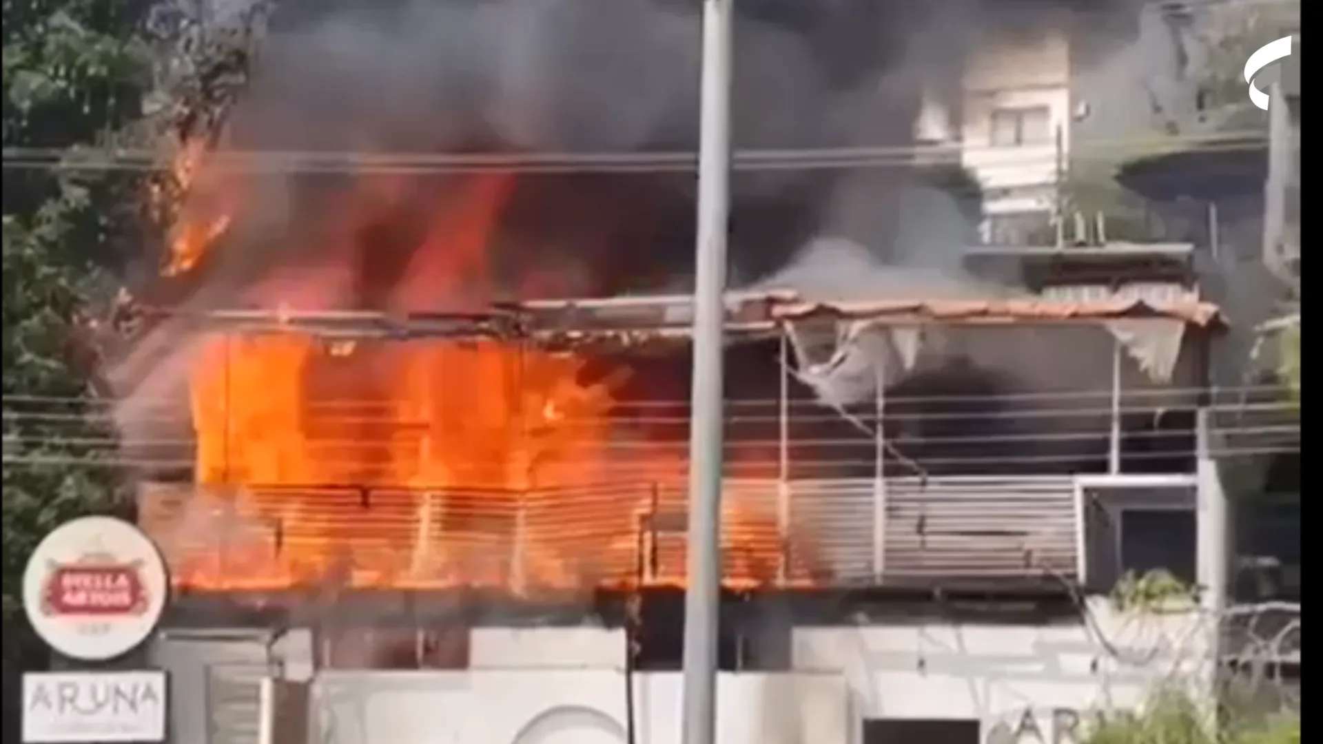 Restaurante pega fogo em Colatina e moradores ajudam a combater o incêndio