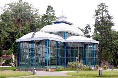 Com estrutura encomendada na França, o Palácio de Cristal foi inaugurado em 1884