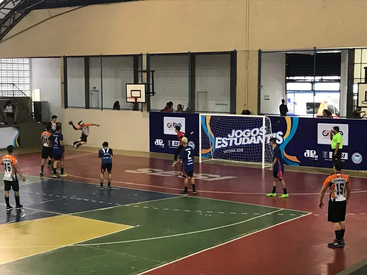 Expoente e São Camilo se destacam no primeiro dia de handebol