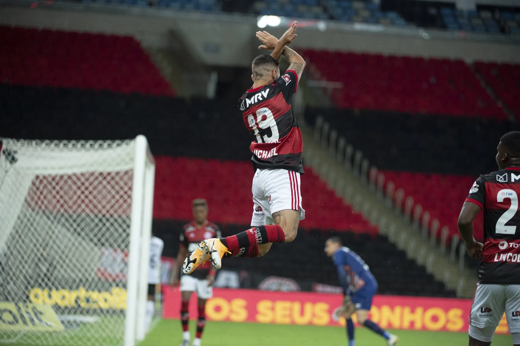 Michael descarta ser emprestado pelo Flamengo: 'Vou esperar minha oportunidade'