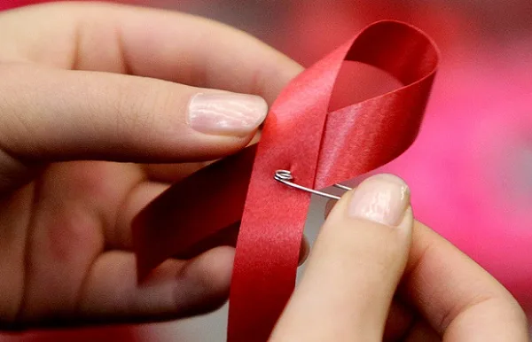 A student makes an AIDS red ribbon during a World AIDS Day event in Beijing, December 1, 2010. China has reported more than 68,000 AIDS-related deaths as of the end of October, up nearly 20,000 year on year, according to official figures released on November 29, Xinhua News Agency reported. REUTERS/Jason Lee (CHINA – Tags: […]