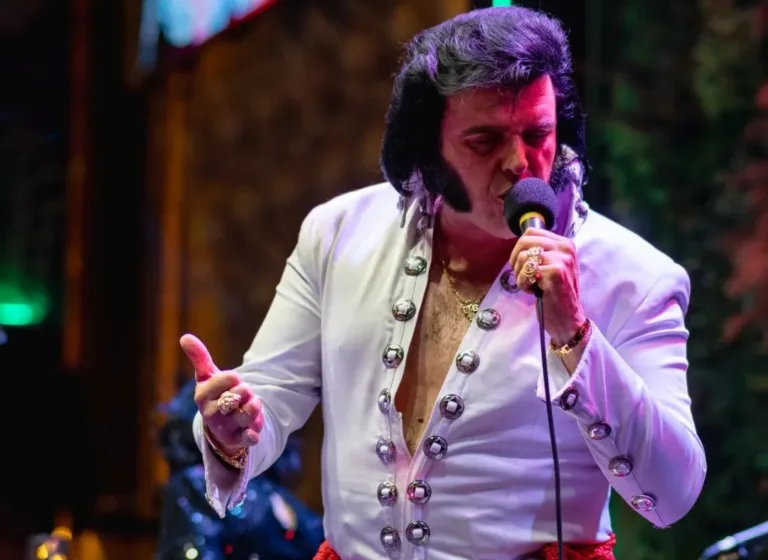 Dia do Rock: cover de Elvis Presley, karaokê e shows para curtir nesta quinta em Vitória e Vila Velha