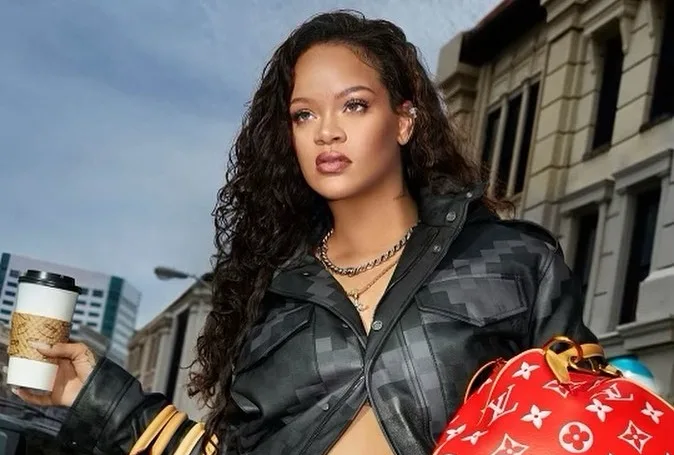 Rihanna explica mudança de estilo e revela arrependimentos na moda