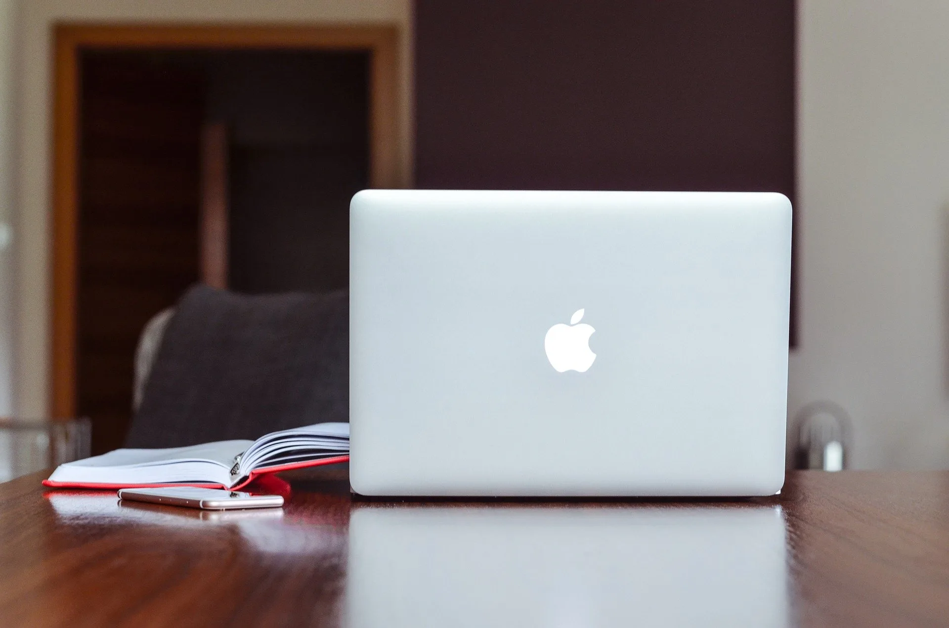 Apple pagará US$ 50 milhões por processo coletivo de teclado 'borboleta'