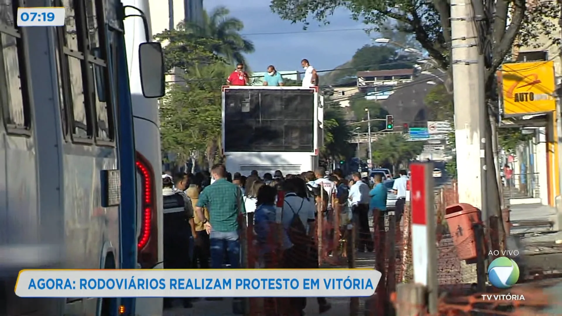 Rodoviários fazem protesto na Avenida Vitória