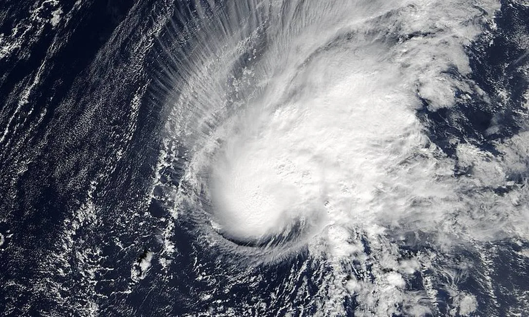 Tempestade tropical Kevin ganha força no Pacífico e pode evoluir para furacão