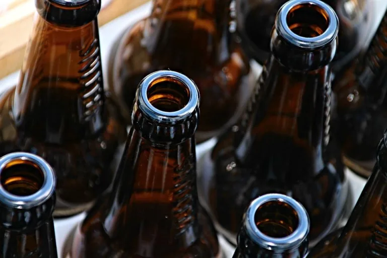 Como saber se comprei cerveja falsificada e o que devo fazer?