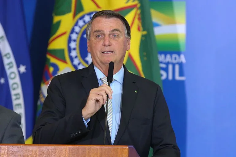 Presidente Jair Bolsonaro discursa após cerimônia de posse do Ministro de Estado da Cidadania, Joao Roma, e do Ministro de Estado Chefe da Secretaria-Geral da Presidência da República, Onix Lorenzoni e sanção da Lei da Autonomia do Banco Central