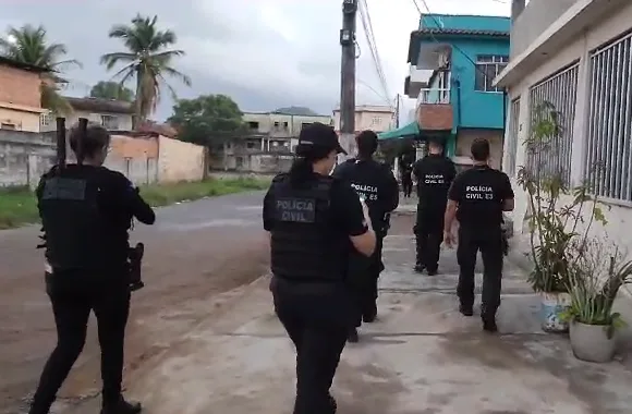 Polícia cumpre mandados de prisão contra traficantes em Vila Velha