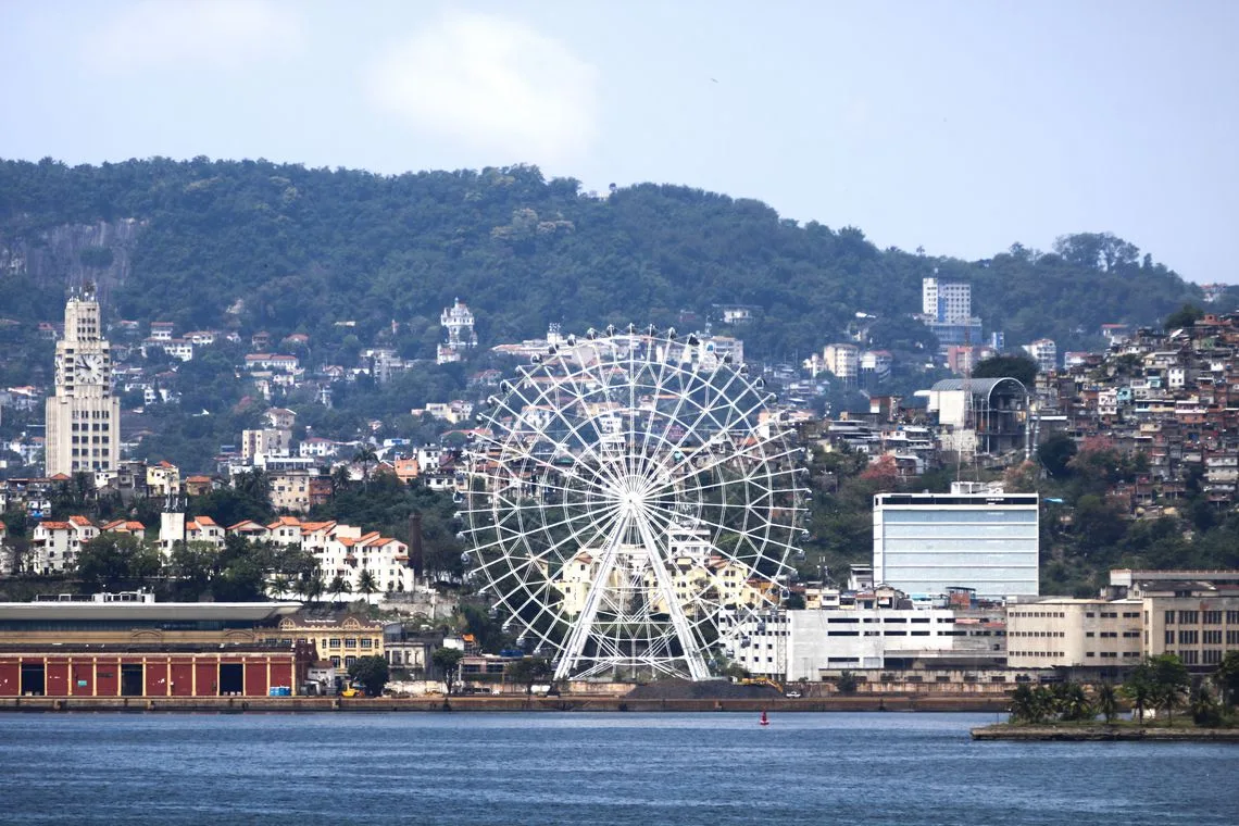 Roda gigante Rio Star que será inaugurada em dezembro, na zona portuária do Rio de Janeiro.