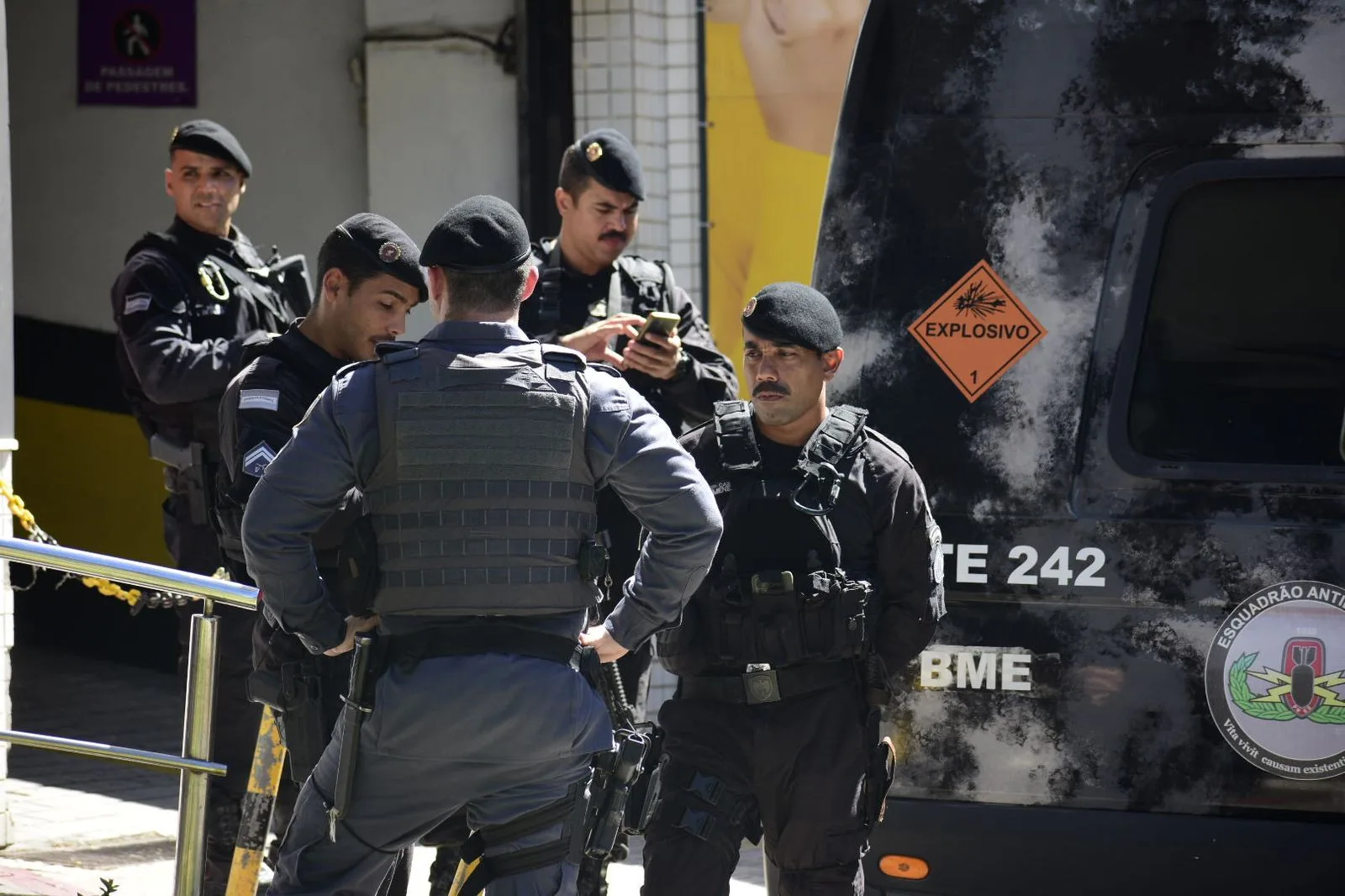 Prédio em Vitória é evacuado às pressas após ameaça de explosão de bomba em uma hora