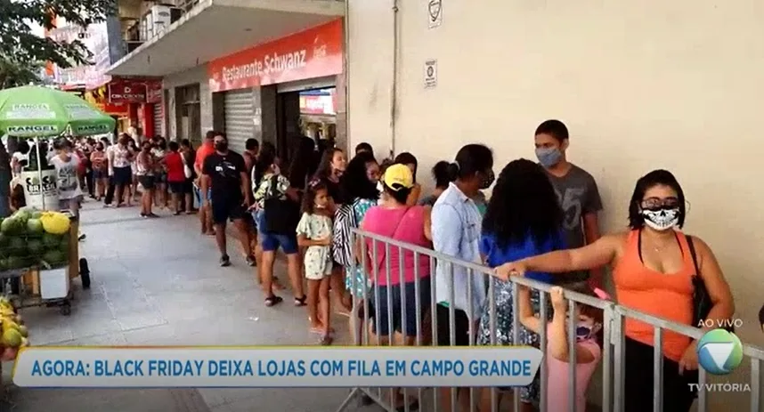 Black Friday: clientes fazem fila em loja de Cariacica; Fecomércio espera alta de até 10% nas vendas no ES