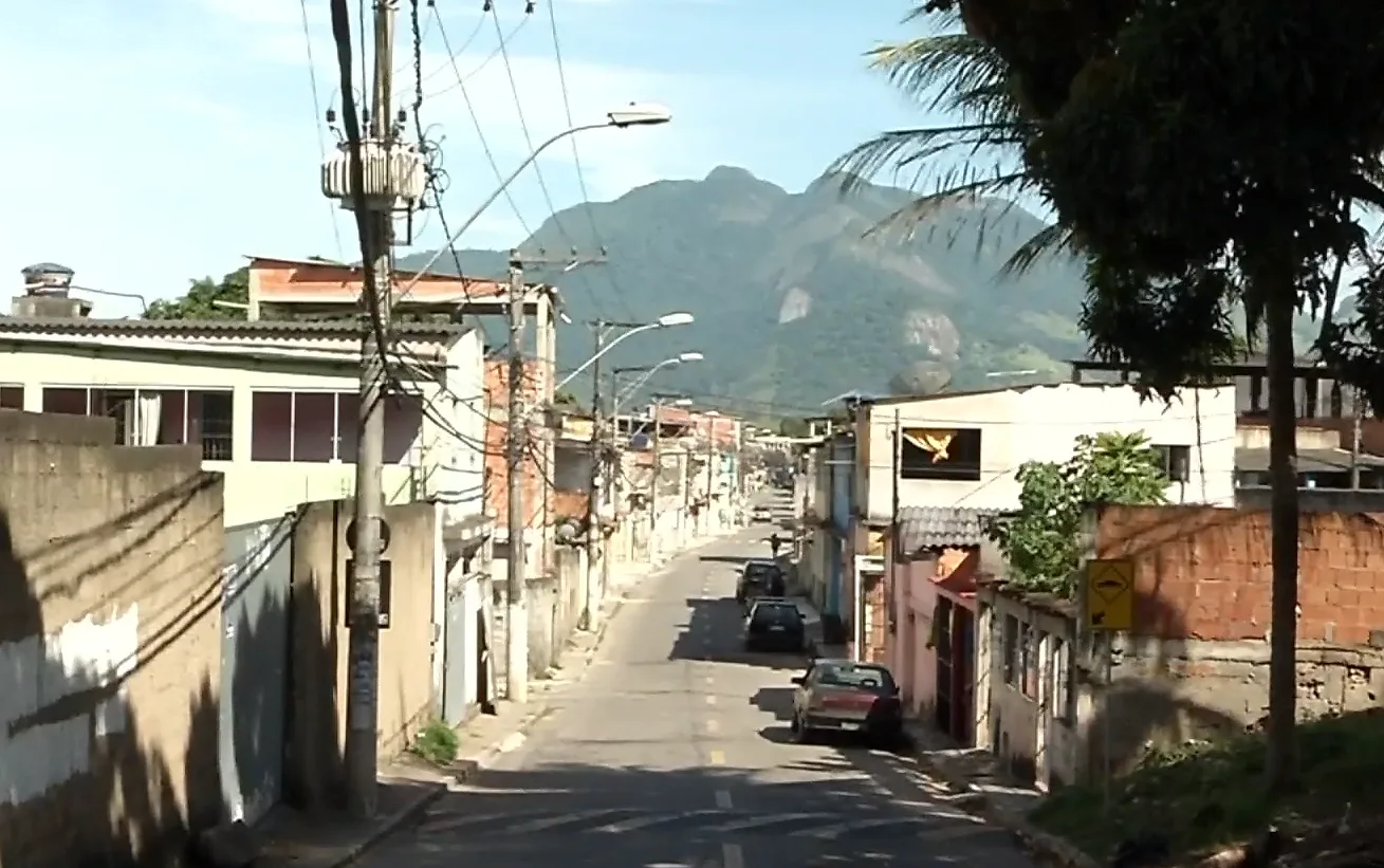 Troca de tiros entre criminosos e policiais militares assusta moradores de bairro na Serra