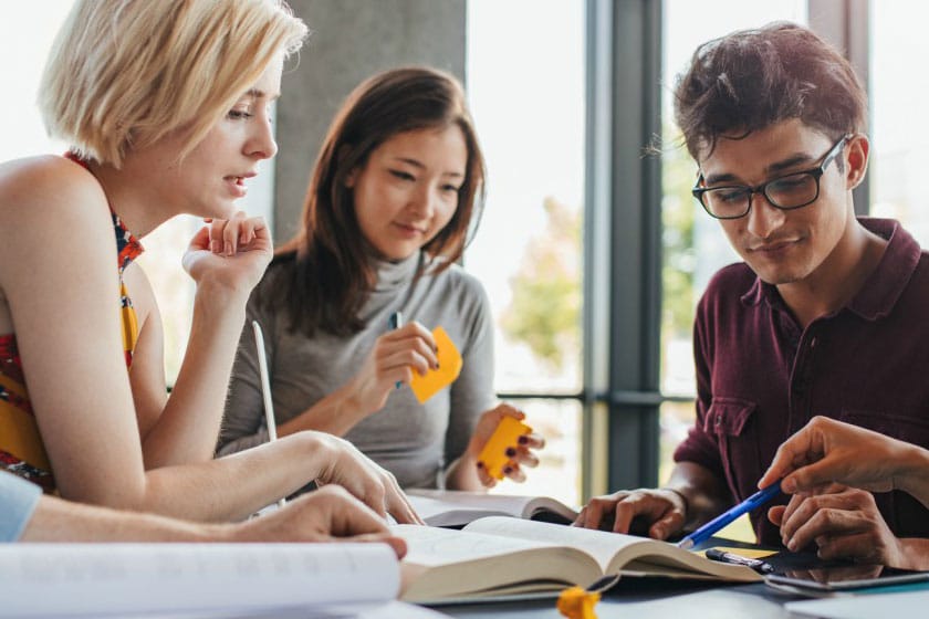 IEL-ES está com oportunidades para menor aprendiz e estágio