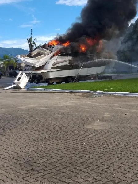 Explosão em lancha deixa três pessoas feridas em marina de São Paulo