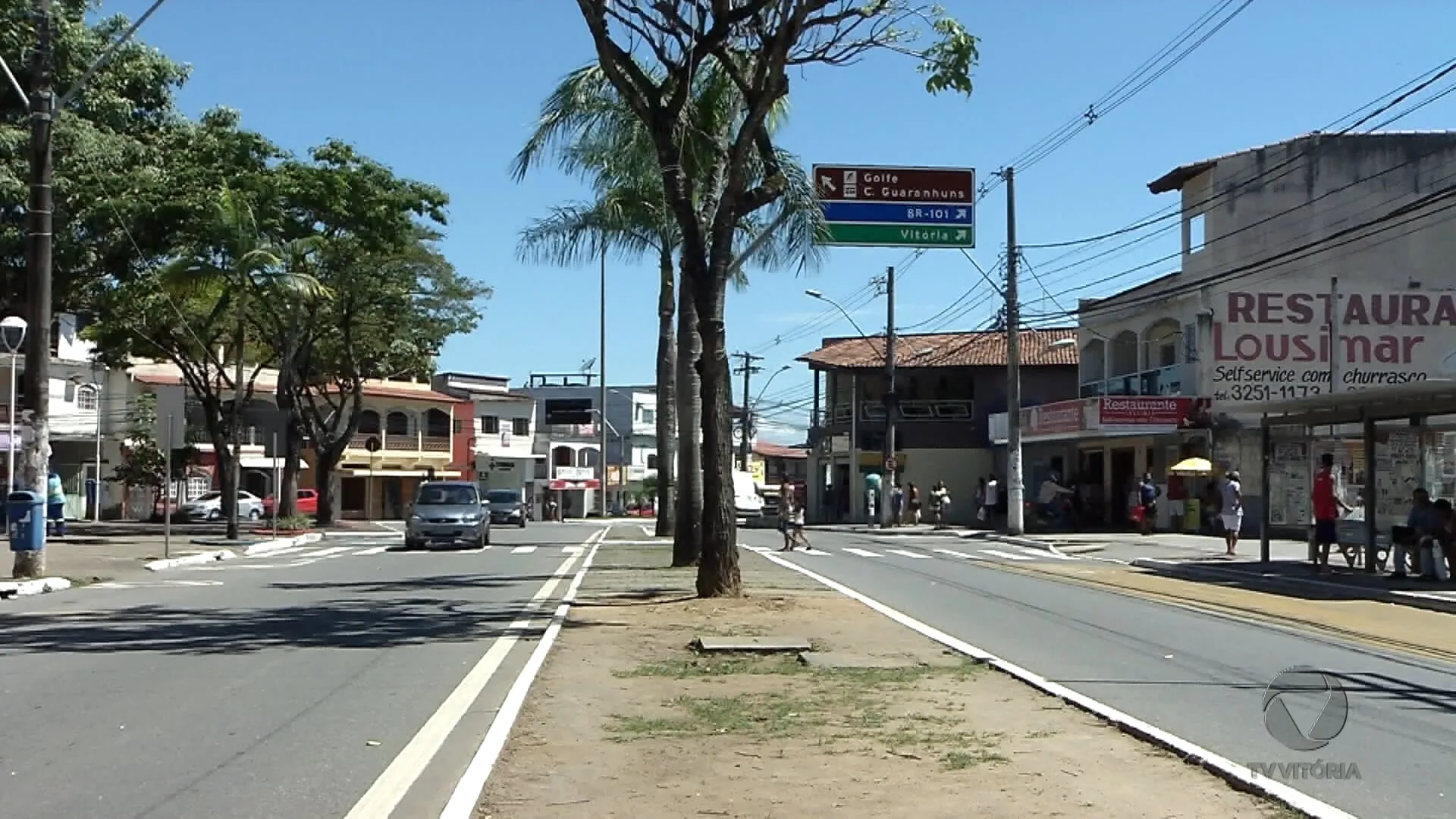 Famílias de Vitória recebem auxílio emergencial da prefeitura