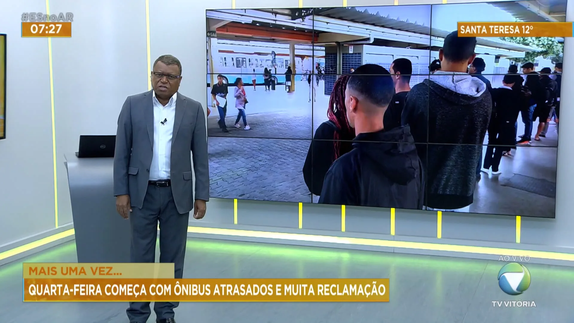 Quarta-feira com ônibus atrasados e filas nos terminais