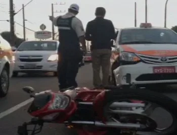 Motociclista fica ferido após acidente em Vitória