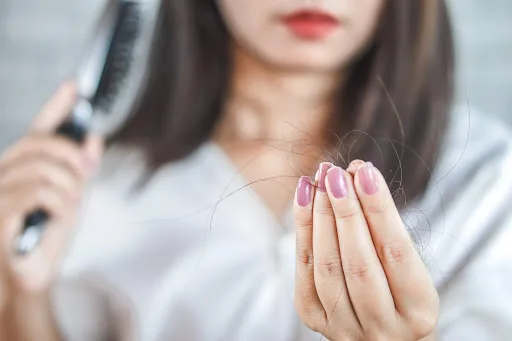 Falhas ou queda repentina de cabelo? Dermatologista capixaba tira dúvidas sobre a alopecia