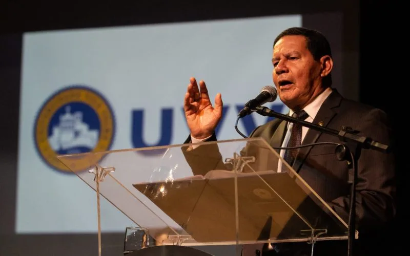 General Mourão usou cartão corporativo para pagar hotel no ES