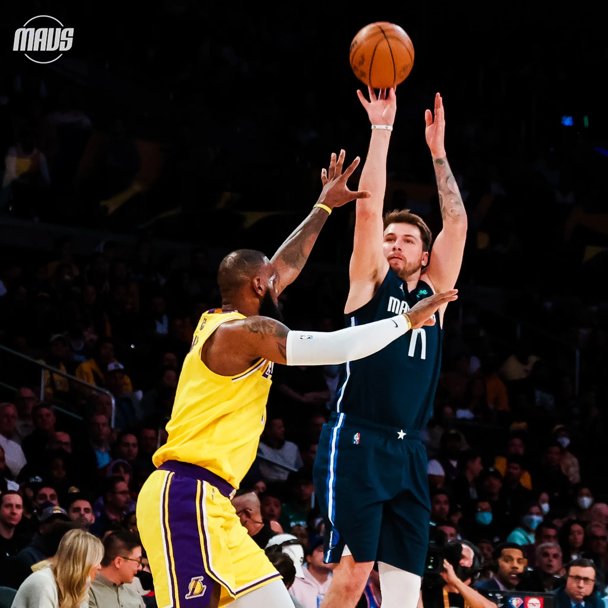 Doncic supera LeBron, Dallas vence e deixa Lakers distantes dos playoffs da NBA