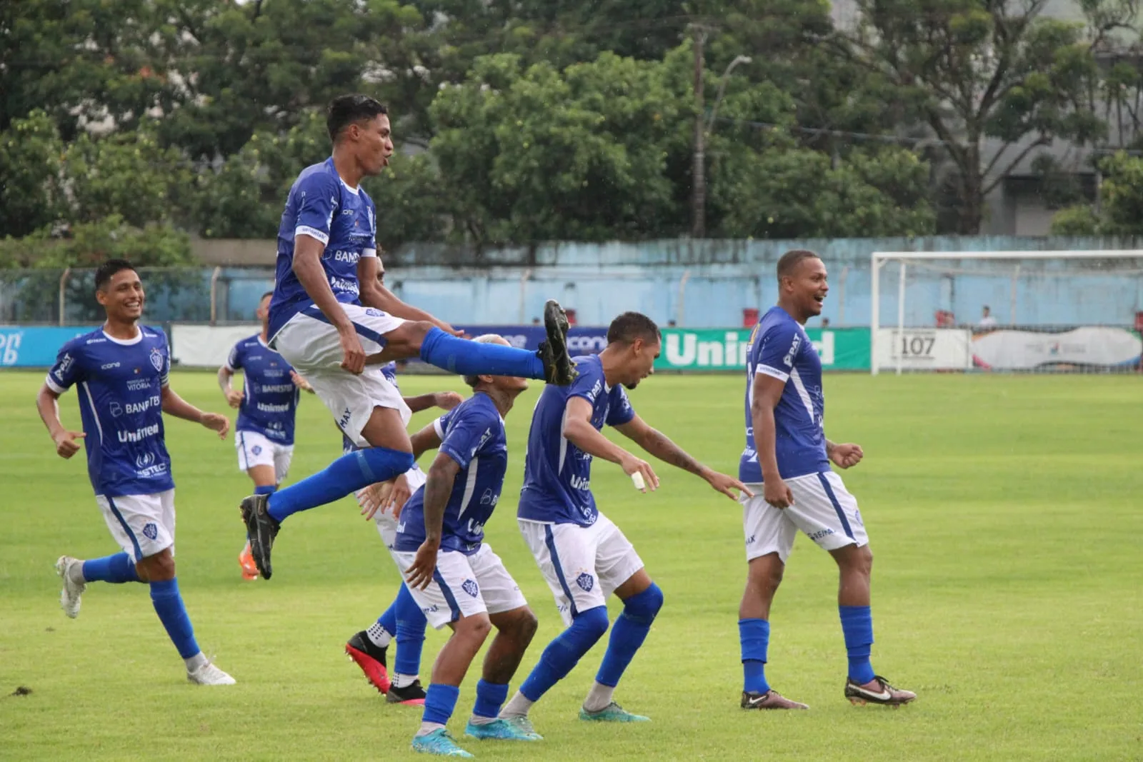 Camilatto defende pênalti e Vitória vence a Desportiva pelo Capixabão