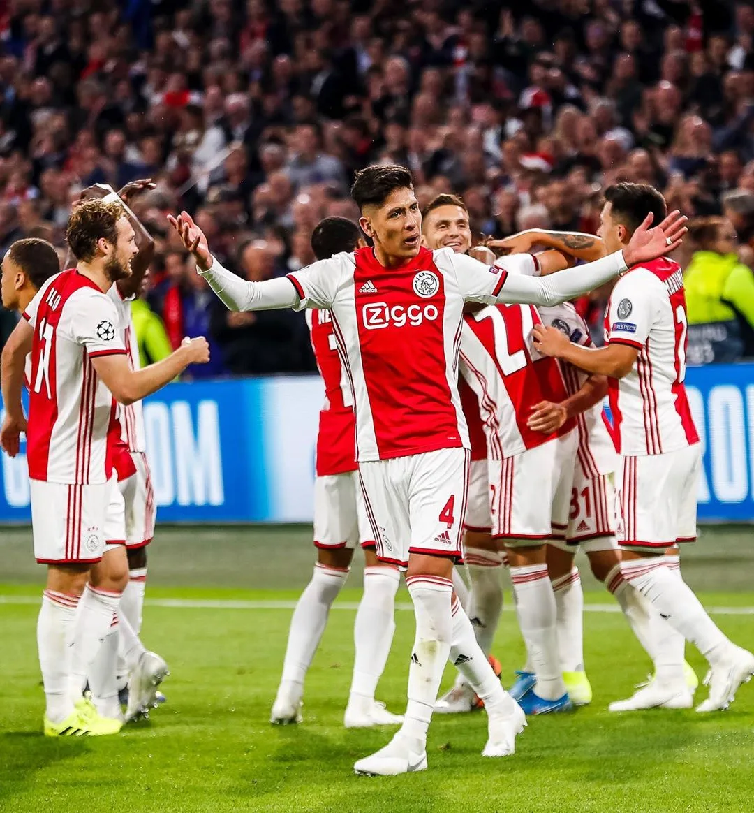 Ajax tem 11 jogadores infectados por covid-19 e viaja à Dinamarca com 17 atletas