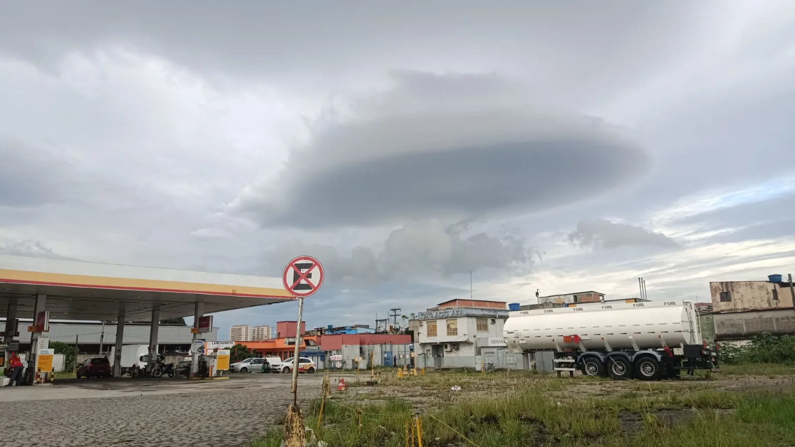 VÍDEO | "Nuvem-prateleira" chama atenção no céu da Serra; saiba o que é