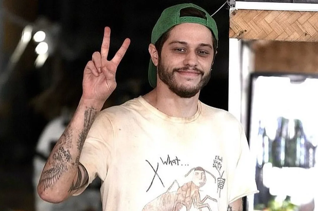 Pete Davidson se interna em clínica para tratar saúde mental