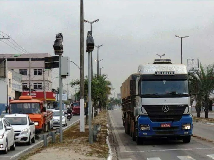 Mistério! Radares da BR-101 amanhecem cobertos na Serra