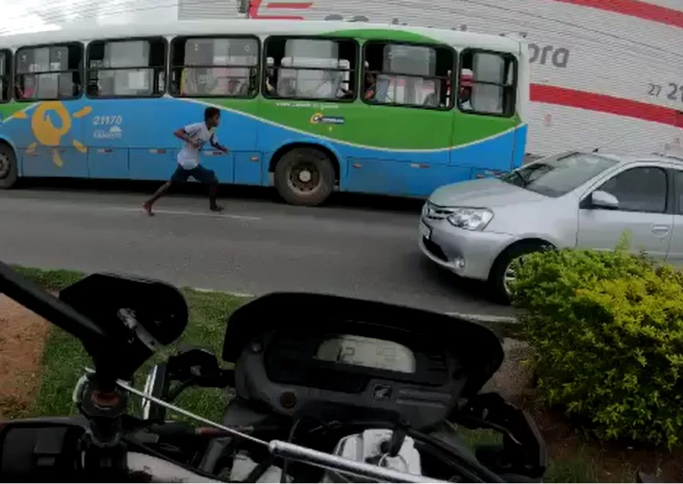 Jovem de 18 anos é preso após roubar bicicleta de idoso e ser perseguido em Vila Velha