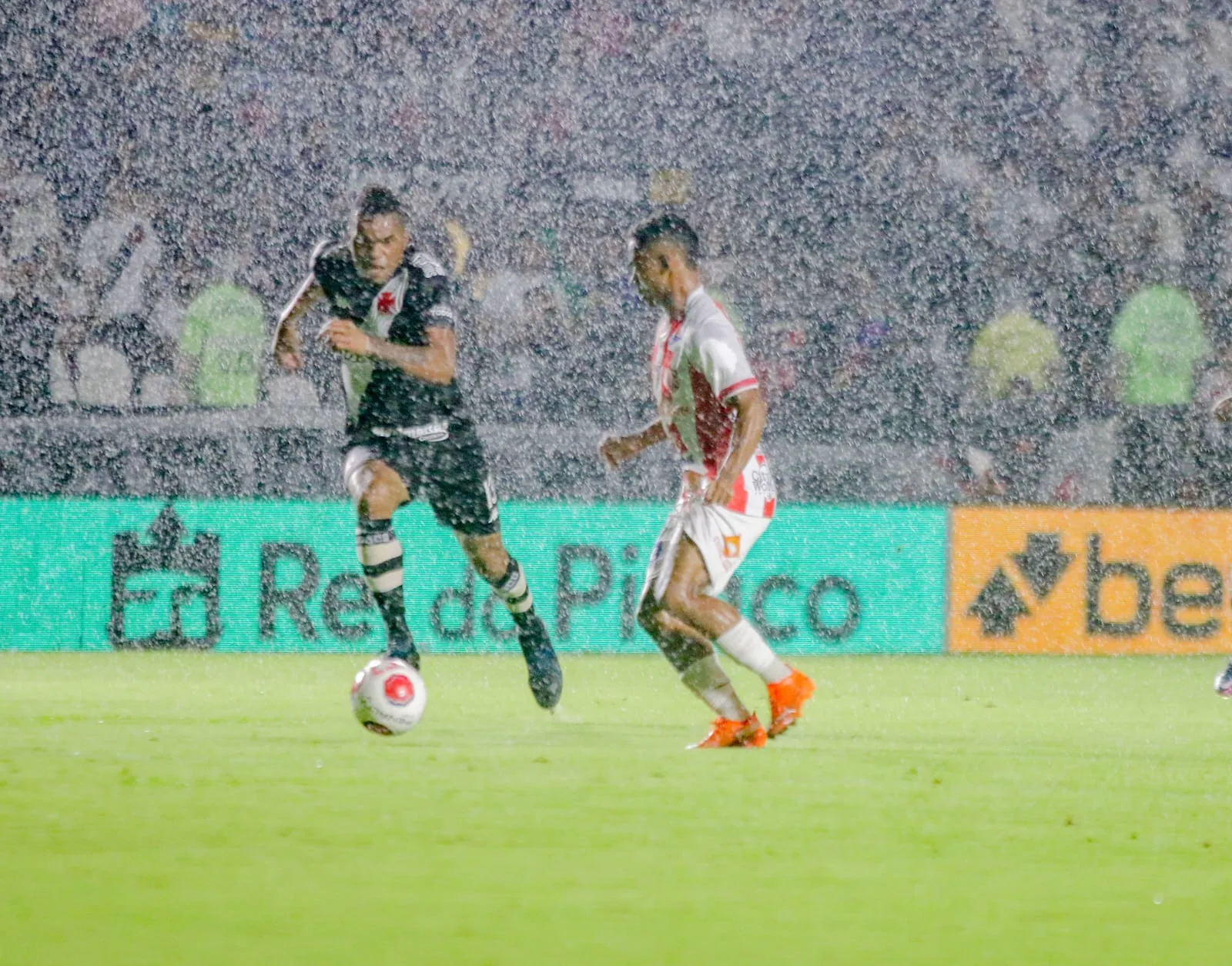 Vasco vence o Bangu no reencontro com o ídolo Felipe pelo Carioca