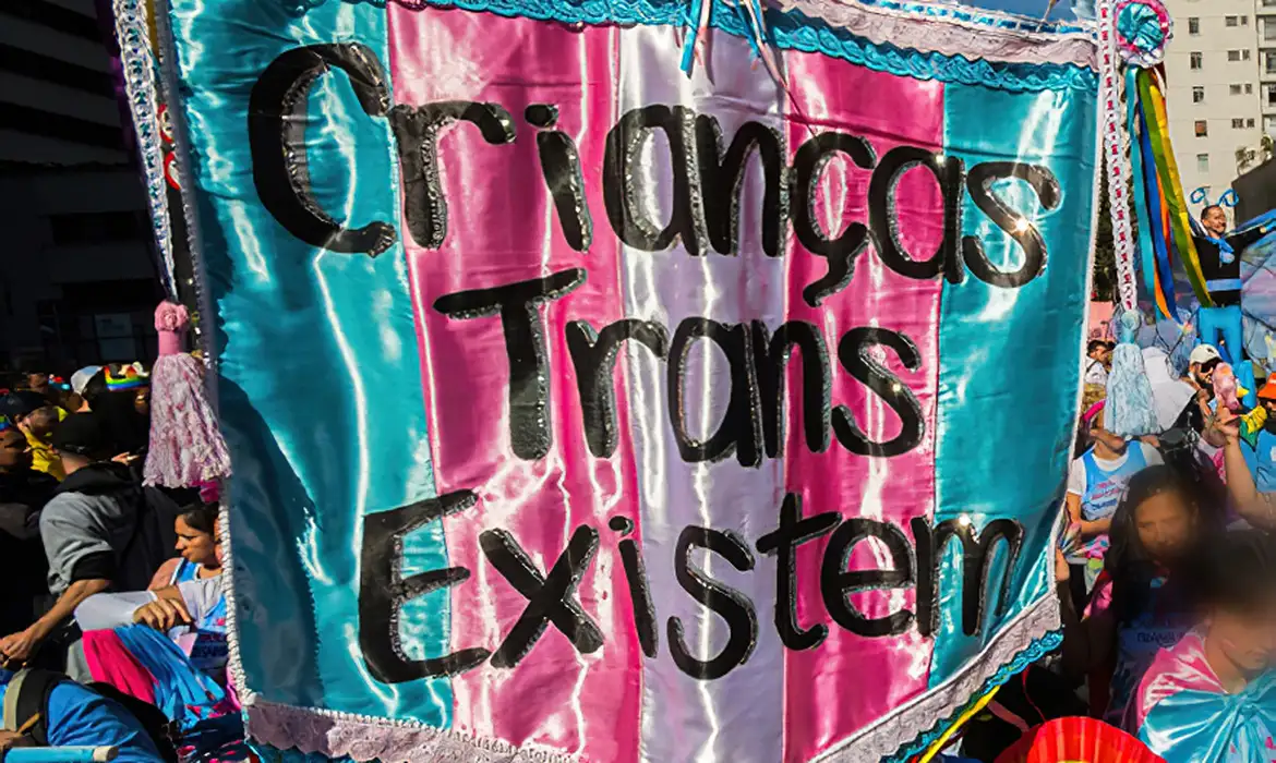 Força-tarefa retifica nome de 106 crianças e adolescentes trans