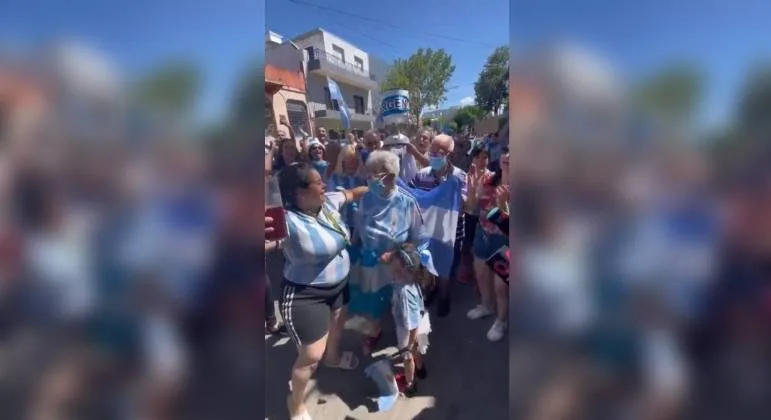 Conheça a senhora de 76 anos que foi amuleto do tri da seleção argentina