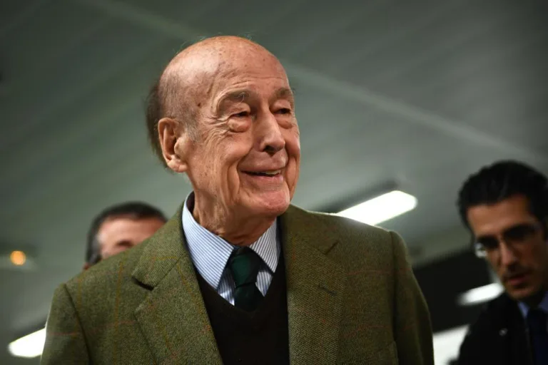 Morre ex-presidente da França aos 94 anos