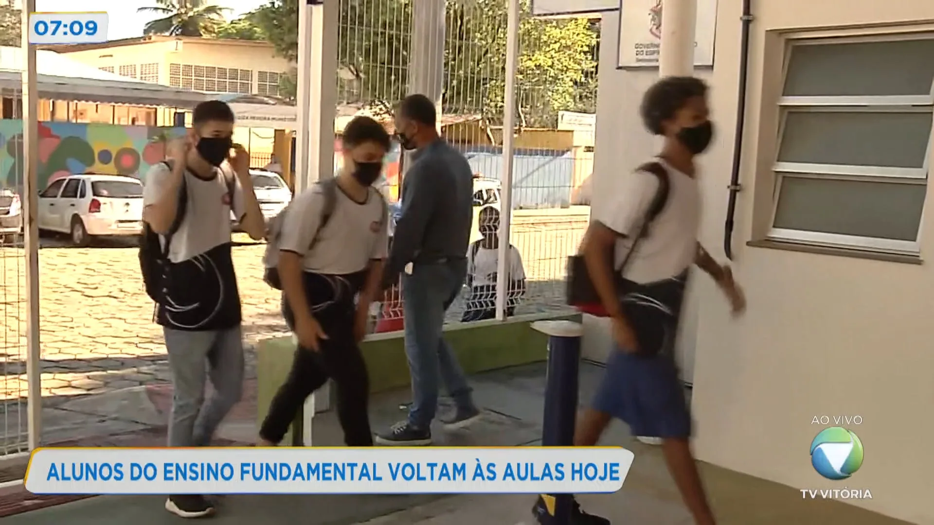 Alunos do ensino fundamental volta às aulas hoje