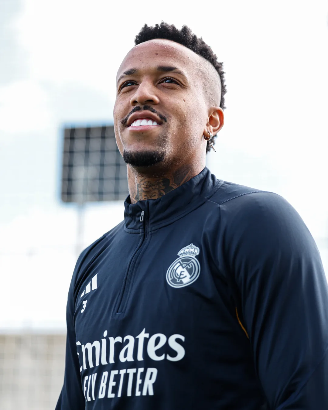 Militão volta ao Real Madrid sete meses após sofrer lesão no joelho