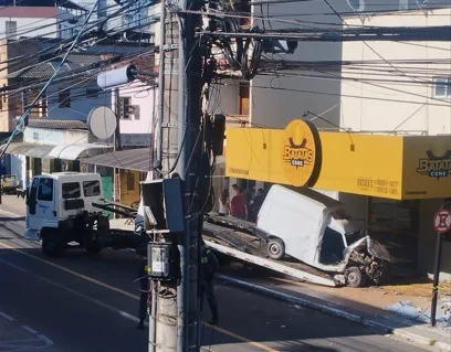 Homem morre após ser atropelado por mulher com carro furtado em Guarapari