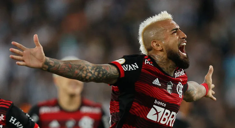 Flamengo derrota o Botafogo e encurta distância para a liderança