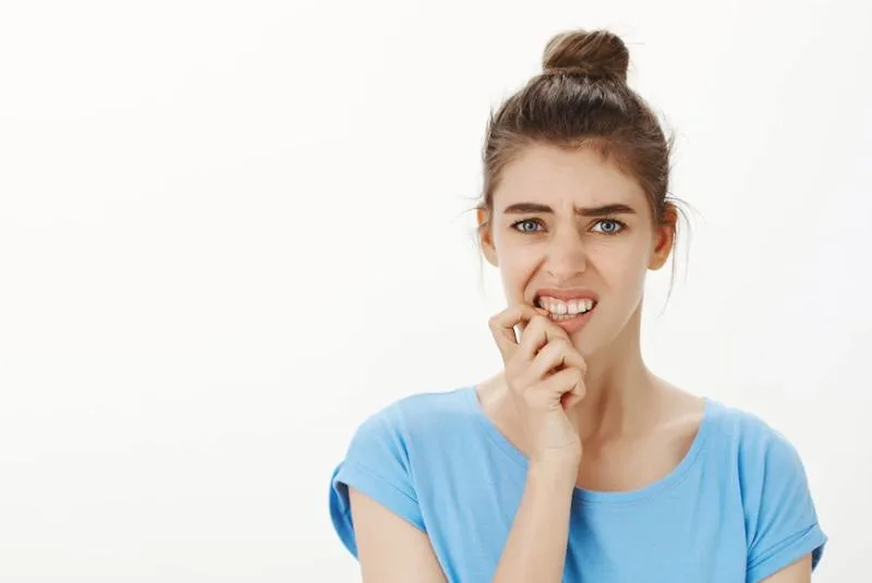 Por que os dentes ficam tortos? Conheça os motivos e saiba como prevenir