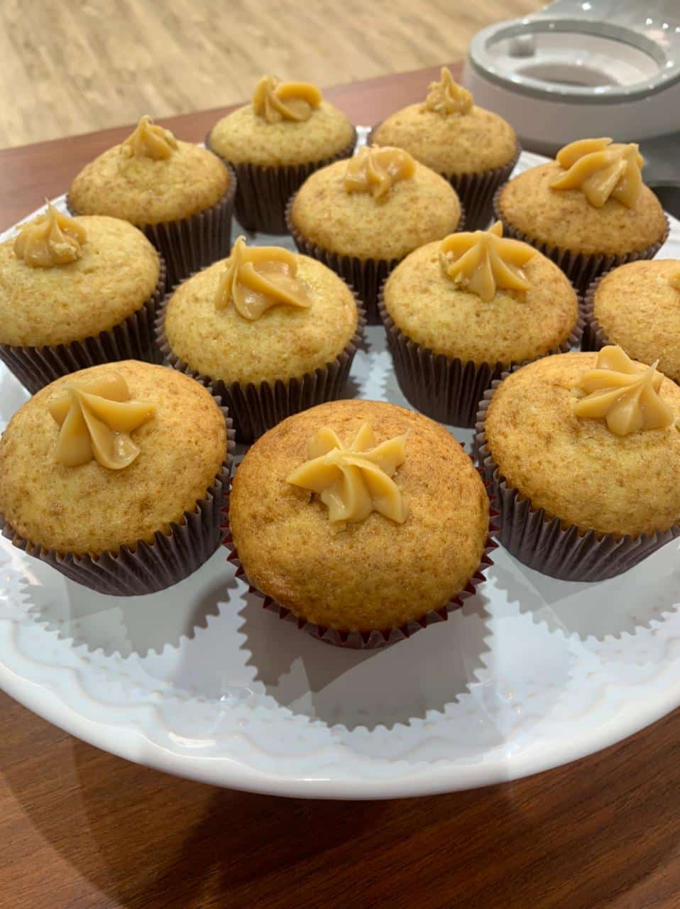 Uma deliciosa opção para o fim de semana: Cupcake de banana com brigadeiro de doce de leite